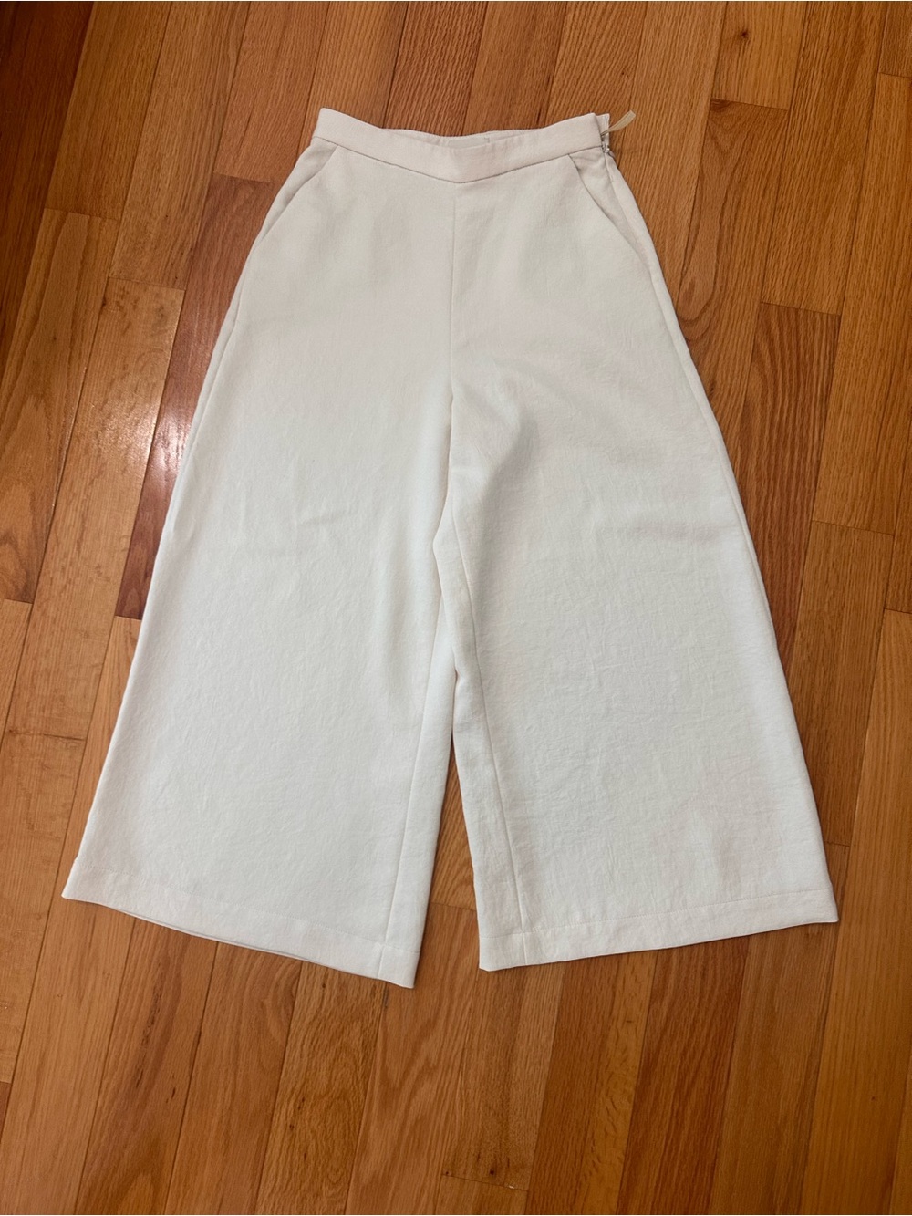 Wilfred Florence Pant from Aritzia
 Cream High-Waist Wide-Leg Pants
